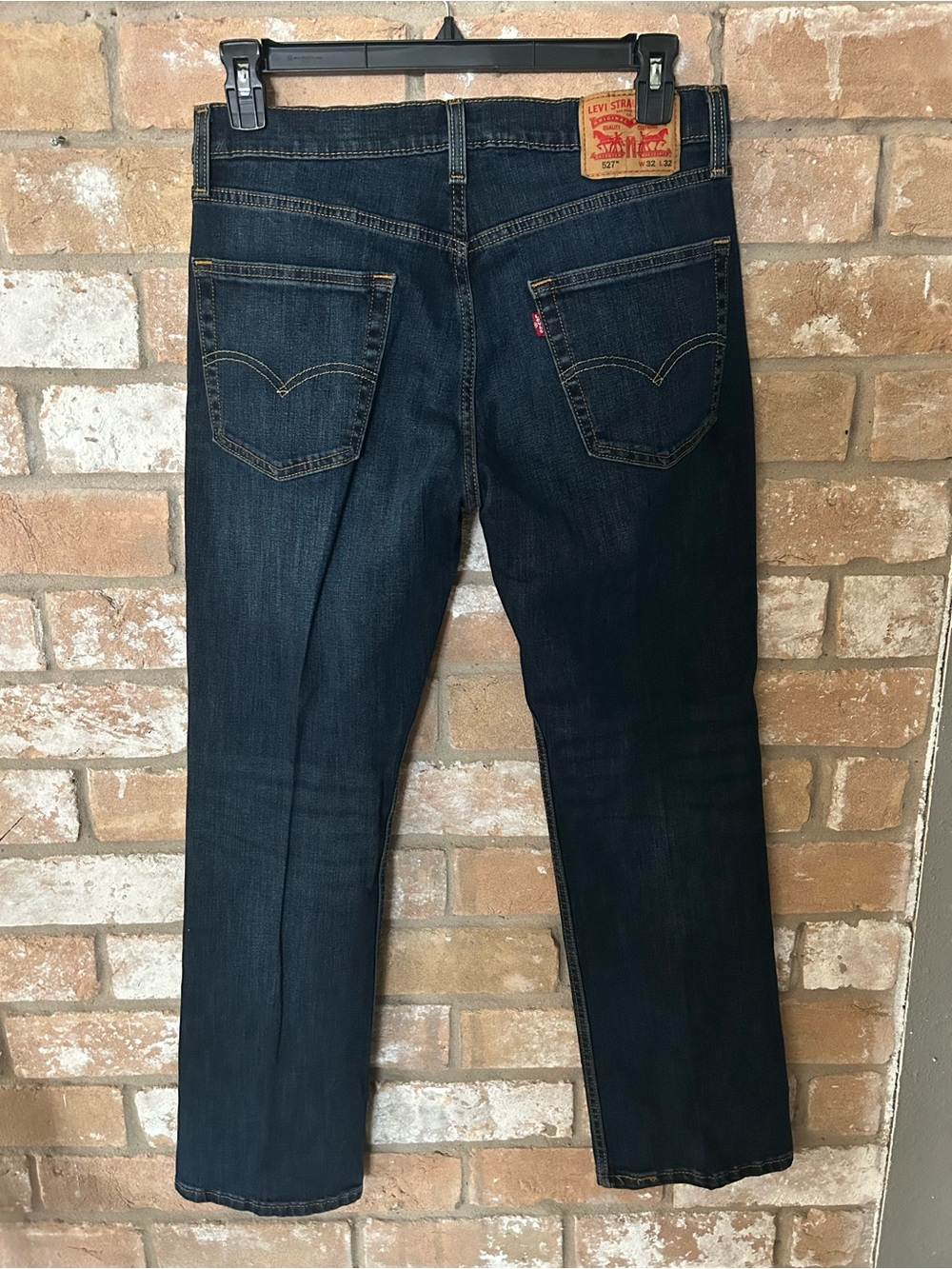 Levi's Men's Dark Indigo Straight Jeans 527. Size 32X32.